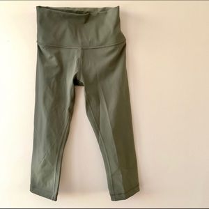 Lululemon Wunder Under Crop Size 4